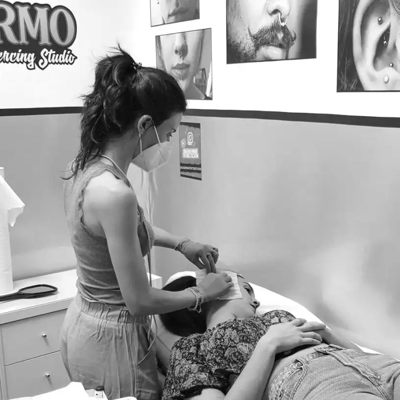 Foto profesional de la body piercer